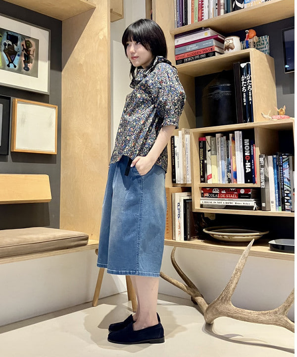 小原 もこさんの「BEAMS WOMEN｜リバティ フリル 5分袖 シャツ」を使ったコーディネート