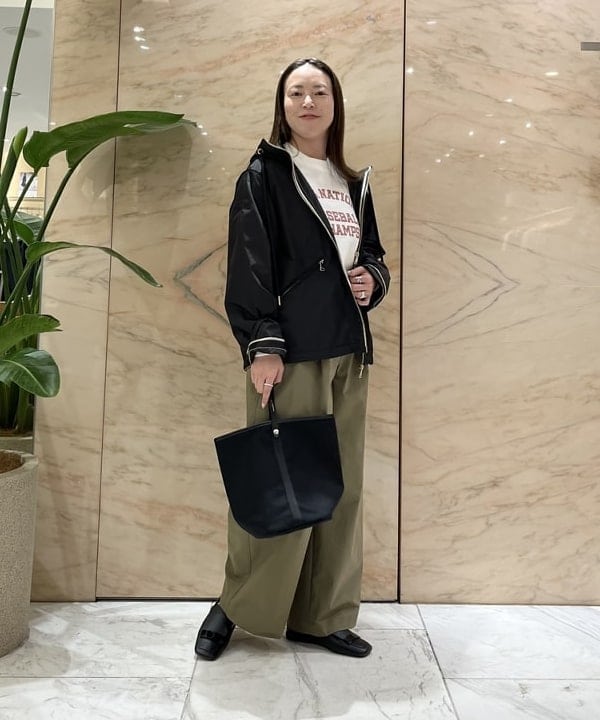 関 桂子さんの「BEAMS WOMEN｜AK+1 / ロゴ スウェット プルオーバー」を使ったコーディネート
