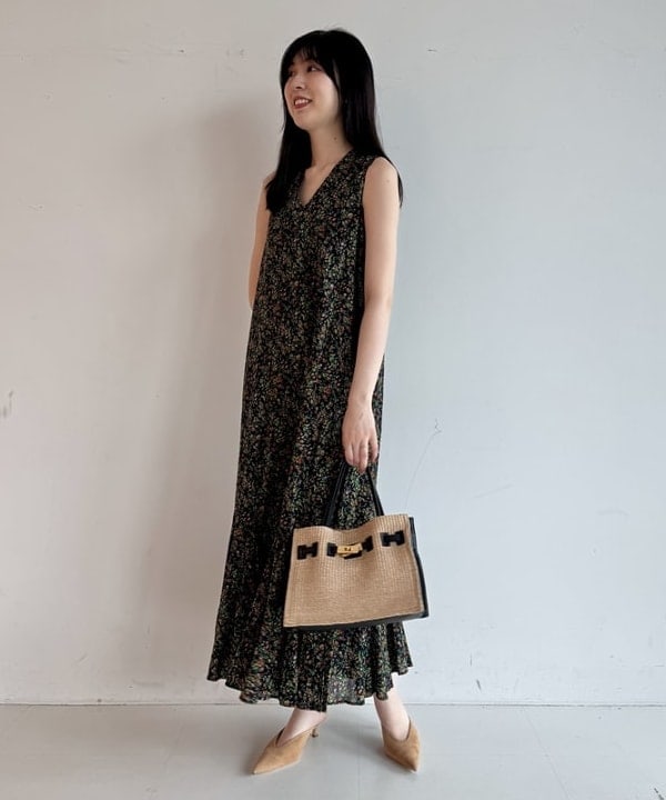 山田 千遥さんの「BEAMS WOMEN｜【別注】MARIHA / 夏の月影 プリント ワンピース」を使ったコーディネート