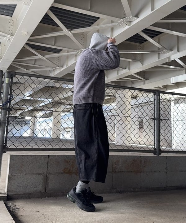 川崎 駿希さんの「BEAMS WOMEN｜クウォーターレングス デニム ウェビングパンツ」を使ったコーディネート