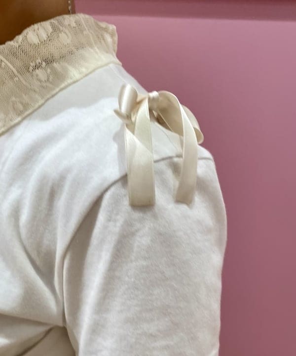 榎本 葵さんの「BEAMS WOMEN｜プリーツ レース シャツ」を使ったコーディネート