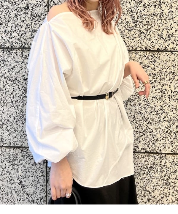 篠崎 香月さんの「BEAMS WOMEN｜ギャザー ショルダー ブラウス」を使ったコーディネート