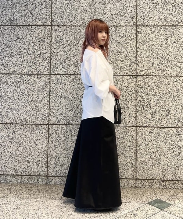 篠崎 香月さんの「BEAMS WOMEN｜ギャザー ショルダー ブラウス」を使ったコーディネート