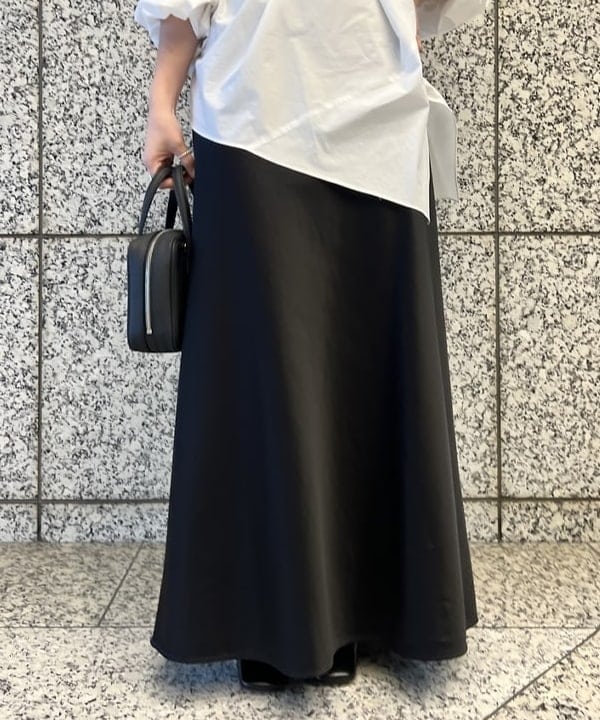 篠崎 香月さんの「BEAMS WOMEN｜ギャザー ショルダー ブラウス」を使ったコーディネート