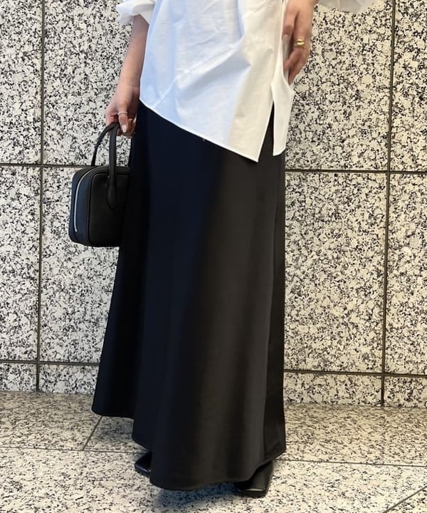 篠崎 香月さんの「BEAMS WOMEN｜ギャザー ショルダー ブラウス」を使ったコーディネート