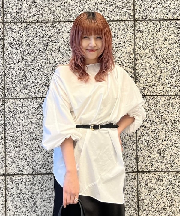 篠崎 香月さんの「BEAMS WOMEN｜ギャザー ショルダー ブラウス」を使ったコーディネート