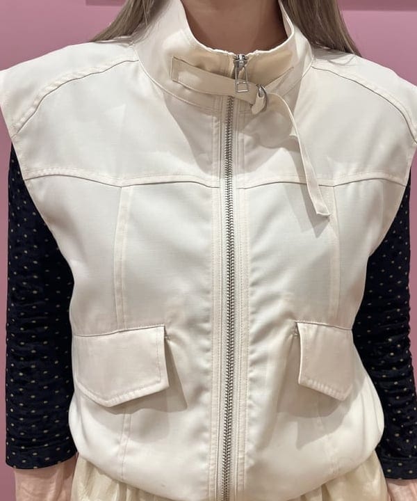 シオンさんの「BEAMS WOMEN｜スタンドカラー ベスト」を使ったコーディネート