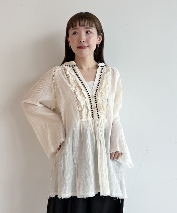 makita mikaさんの「BEAMS WOMEN｜Devotion TWINS / エンブロイダリートリム ブラウス」を使ったコーディネート