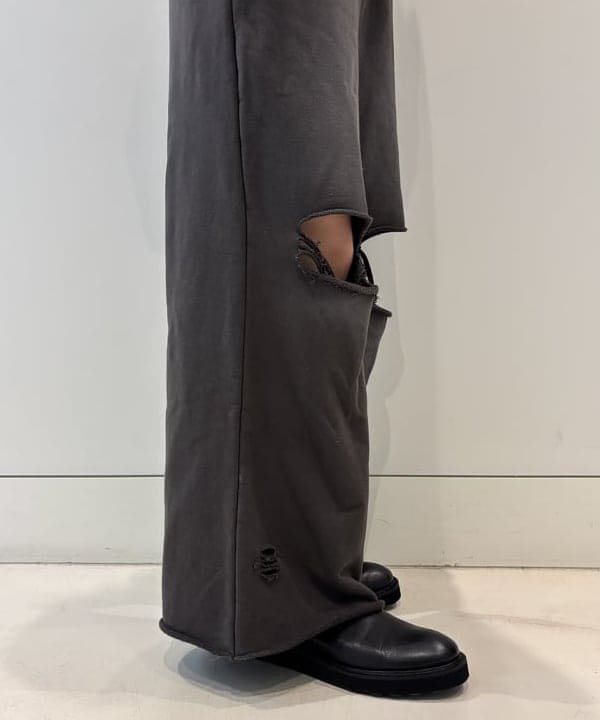 佐々木 南美さんの「BEAMS WOMEN｜ダメージ スウェット パンツ」を使ったコーディネート