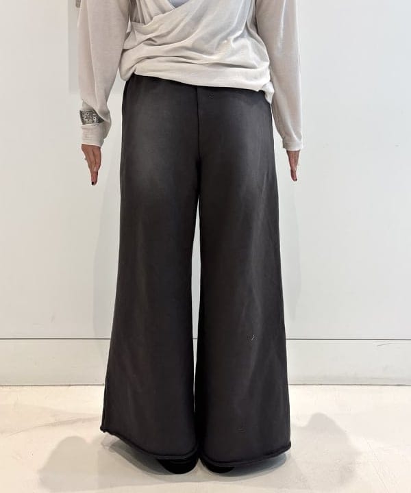 佐々木 南美さんの「BEAMS WOMEN｜ダメージ スウェット パンツ」を使ったコーディネート