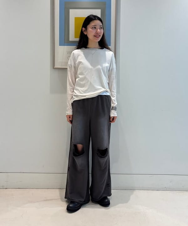 佐々木 南美さんの「BEAMS WOMEN｜ダメージ スウェット パンツ」を使ったコーディネート