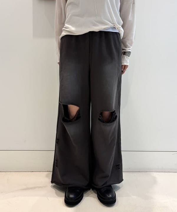 佐々木 南美さんの「BEAMS WOMEN｜ダメージ スウェット パンツ」を使ったコーディネート