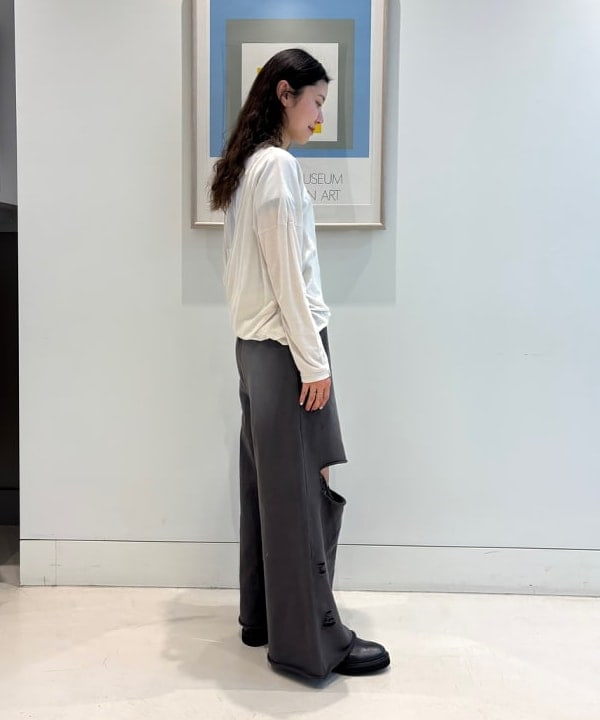 佐々木 南美さんの「BEAMS WOMEN｜ダメージ スウェット パンツ」を使ったコーディネート