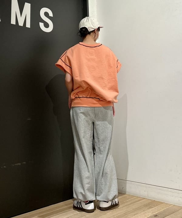 早川 萌子さんの「BEAMS WOMEN｜【別注】Champion / リバースウィーブ(R) ミリタリー パンツ」を使ったコーディネート