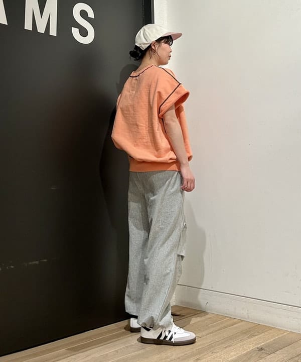 早川 萌子さんの「BEAMS WOMEN｜【別注】Champion / リバースウィーブ(R) ミリタリー パンツ」を使ったコーディネート
