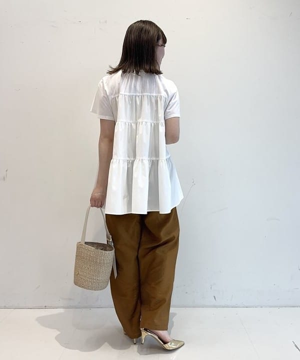 大浦 栞さんの「BEAMS WOMEN｜コンビ ティアード プルオーバー」を使ったコーディネート