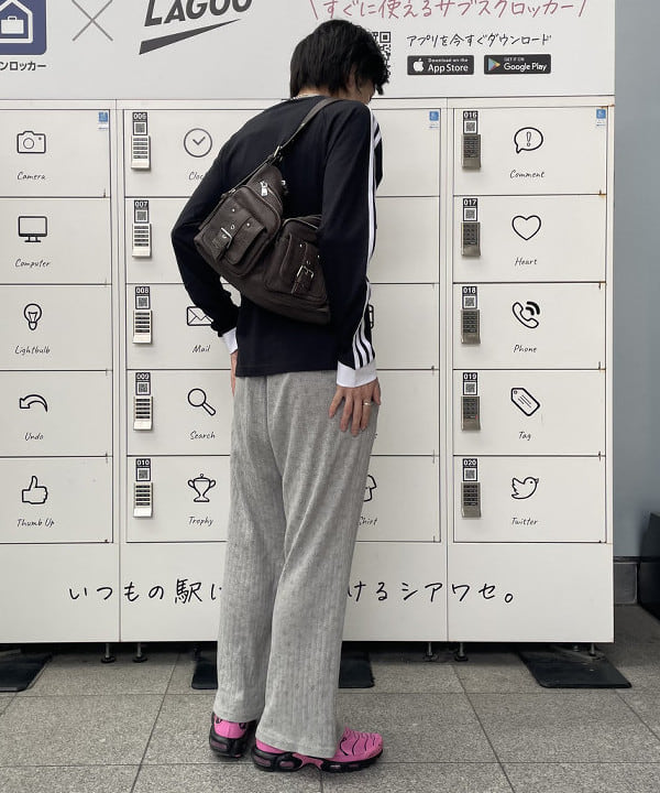 マツミヤさんの「BEAMS WOMEN｜adidas / アディカラー クラシックス スリーストライプス ロングスリーブ Tシャツ」を使ったコーディネート