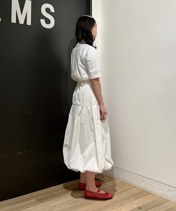 早川 萌子さんの「BEAMS WOMEN｜グロッシー バルーン スカート」を使ったコーディネート