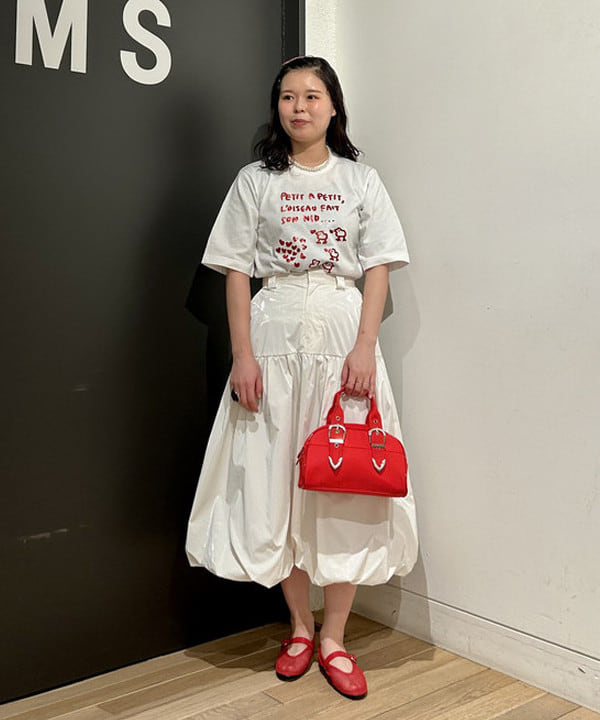 早川 萌子さんの「BEAMS WOMEN｜グロッシー バルーン スカート」を使ったコーディネート