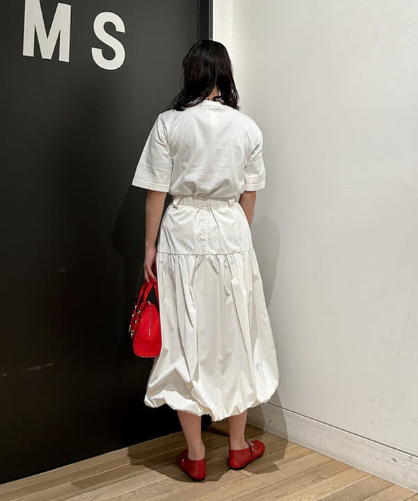 早川 萌子さんの「BEAMS WOMEN｜グロッシー バルーン スカート」を使ったコーディネート