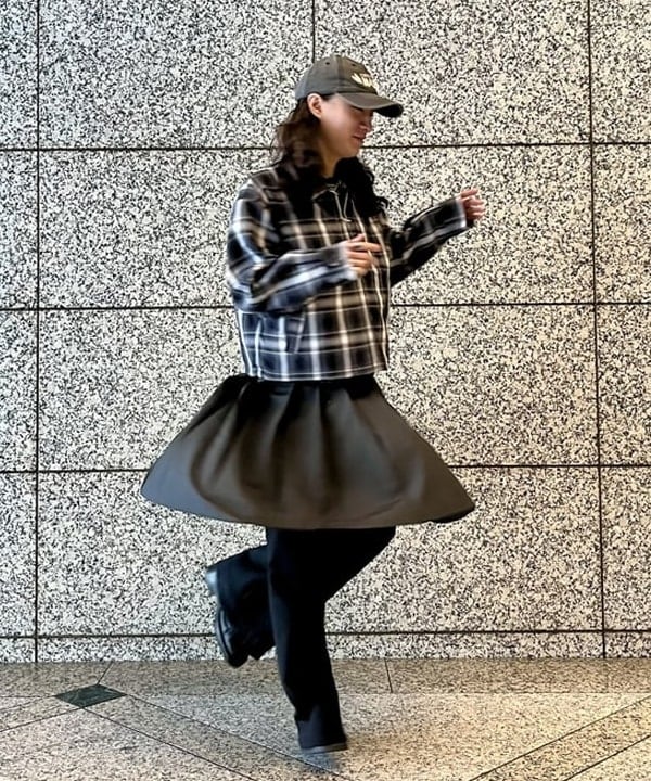 トラ吉さんの「BEAMS WOMEN｜ショート チェック ブルゾン」を使ったコーディネート