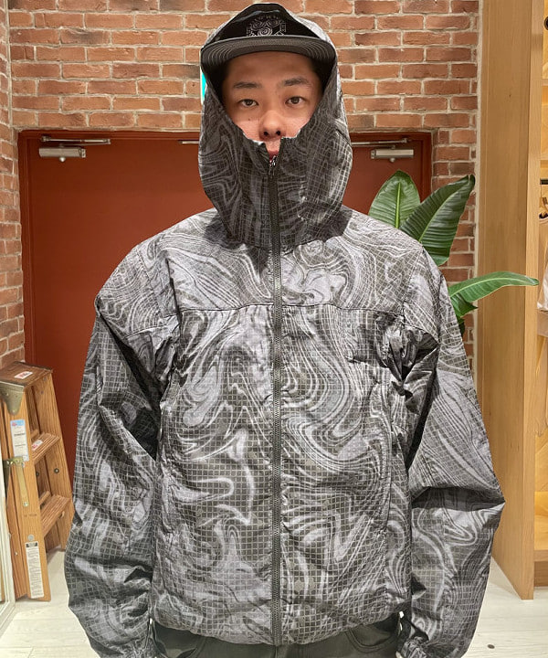 佐藤 優さんの「BEAMS WOMEN｜プリント ジップアップ フーディ」を使ったコーディネート