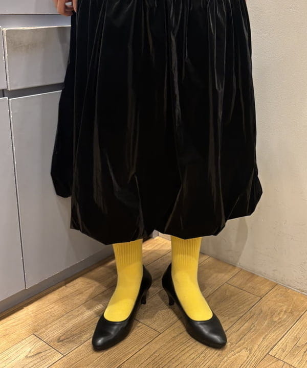 山本 里南さんの「BEAMS WOMEN｜グロッシー バルーン スカート」を使ったコーディネート