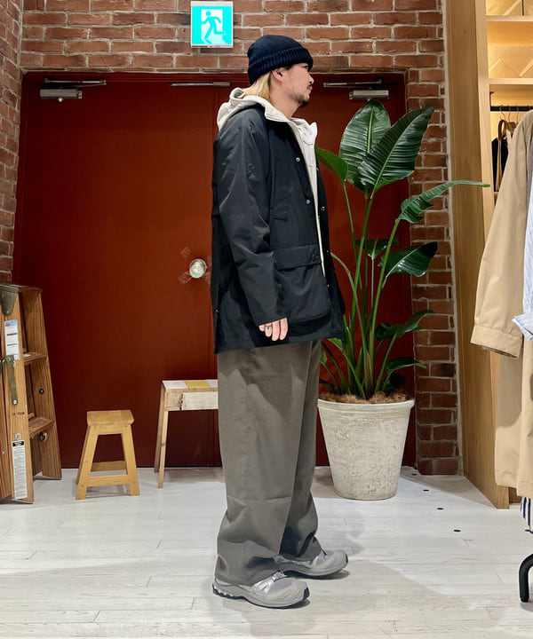 新里 京介さんの「BEAMS WOMEN｜【別注】Barbour / BEDALE New Barbour Tech Classic Fit」を使ったコーディネート