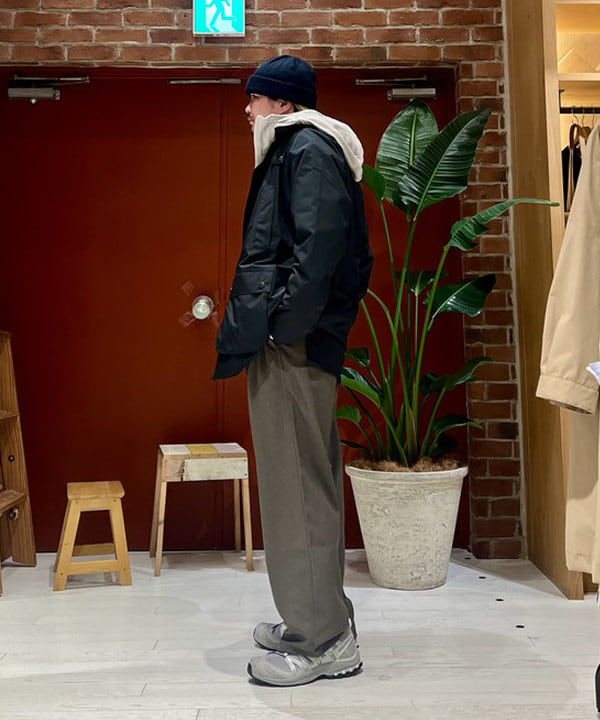 新里 京介さんの「BEAMS WOMEN｜【別注】Barbour / BEDALE New Barbour Tech Classic Fit」を使ったコーディネート