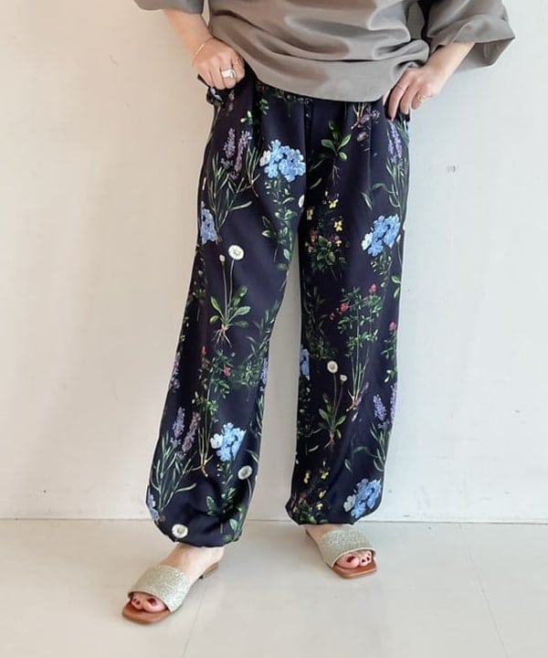 IZUMI MAYUMIさんの「BEAMS WOMEN｜AK+1 / シアーオーガンジー ブラウス」を使ったコーディネート