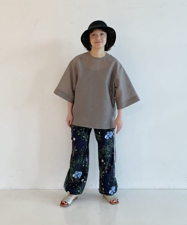 IZUMI MAYUMIさんの「BEAMS WOMEN｜AK+1 / シアーオーガンジー ブラウス」を使ったコーディネート