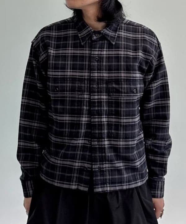 配島 孝明さんの「BEAMS WOMEN｜ショートチェックシャツ」を使ったコーディネート