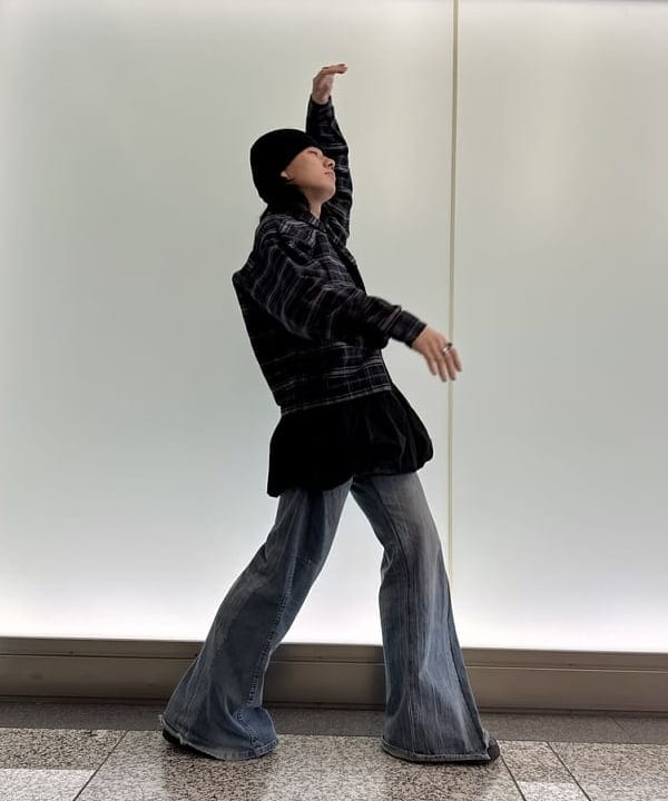 配島 孝明さんの「BEAMS WOMEN｜ショートチェックシャツ」を使ったコーディネート