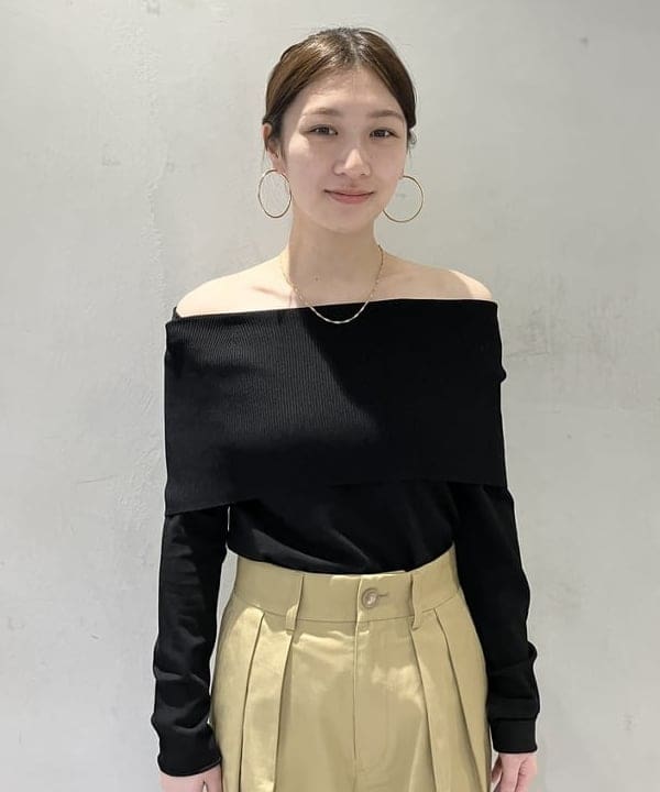 坂本 涼花さんの「BEAMS WOMEN｜オフショルダー プルオーバーニット」を使ったコーディネート