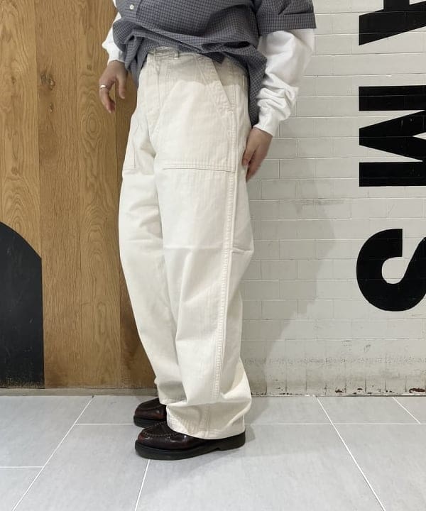 赤羽 花さんの「BEAMS WOMEN｜orSlow / ヘリンボーン ツイル サマー ファティーグ パンツ」を使ったコーディネート