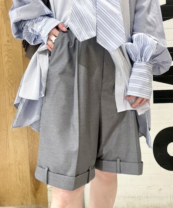 カタヤマ アヤさんの「BEAMS WOMEN｜1タック ワイド ハーフパンツ」を使ったコーディネート