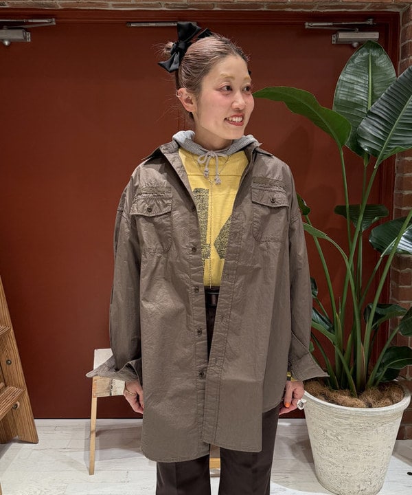 優意さんの「BEAMS WOMEN｜【別注】DICKIES / ワーク フレア パンツ」を使ったコーディネート