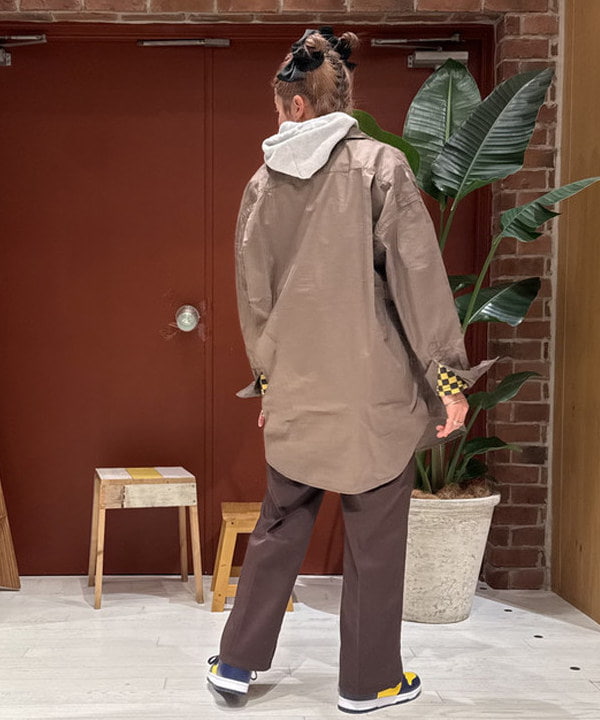 優意さんの「BEAMS WOMEN｜【別注】DICKIES / ワーク フレア パンツ」を使ったコーディネート