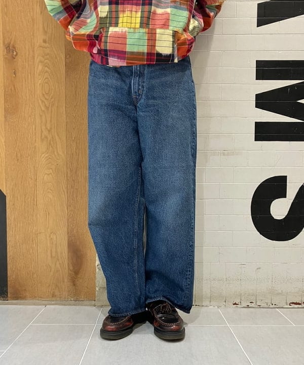 赤羽 花さんの「BEAMS WOMEN｜【別注】orSlow / ワイド フィット デニム パンツ」を使ったコーディネート