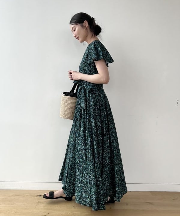 隈元 楓さんの「BEAMS WOMEN｜【別注】MARIHA / マドモアゼル プリント ワンピース」を使ったコーディネート