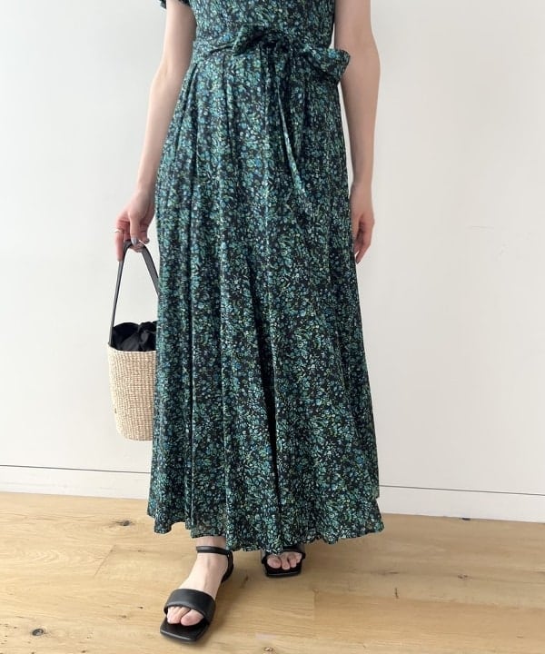 隈元 楓さんの「BEAMS WOMEN｜【別注】MARIHA / マドモアゼル プリント ワンピース」を使ったコーディネート