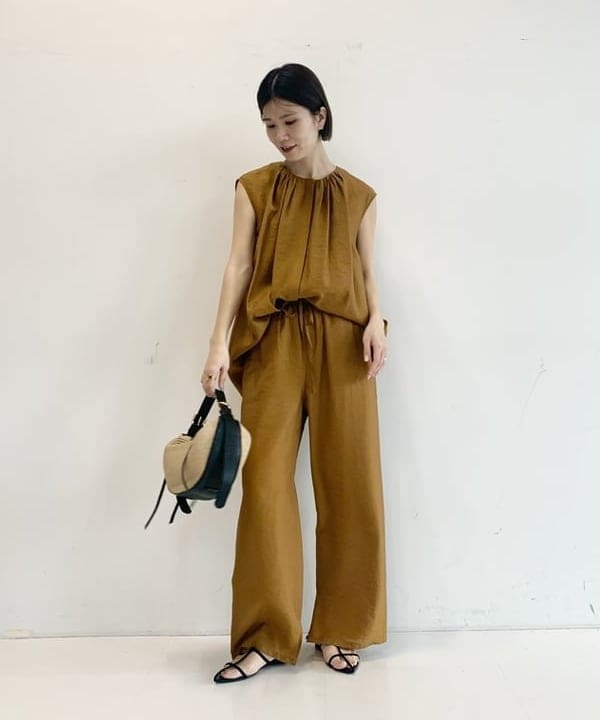 AONO SHIKAMAさんの「BEAMS WOMEN｜レーヨン リネン ギャザーブラウス」を使ったコーディネート