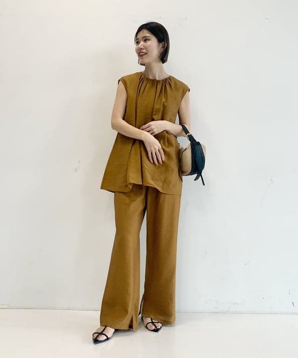 AONO SHIKAMAさんの「BEAMS WOMEN｜レーヨン リネン ギャザーブラウス」を使ったコーディネート