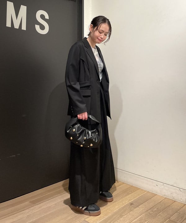 鈴木 亜美さんの「BEAMS WOMEN｜RBS / サイド キリカエ ワイド パンツ」を使ったコーディネート