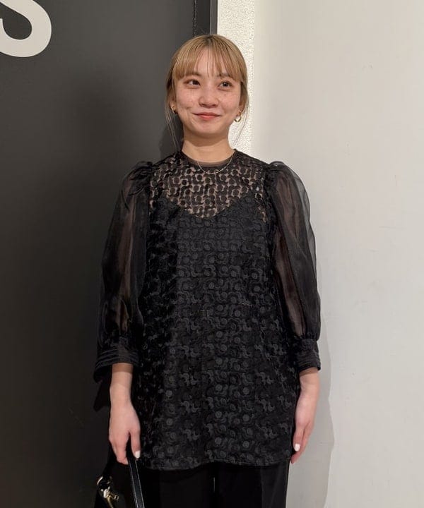 Ito_ririkaさんの「BEAMS WOMEN｜エンブロイダリー パフスリーブ ブラウス」を使ったコーディネート