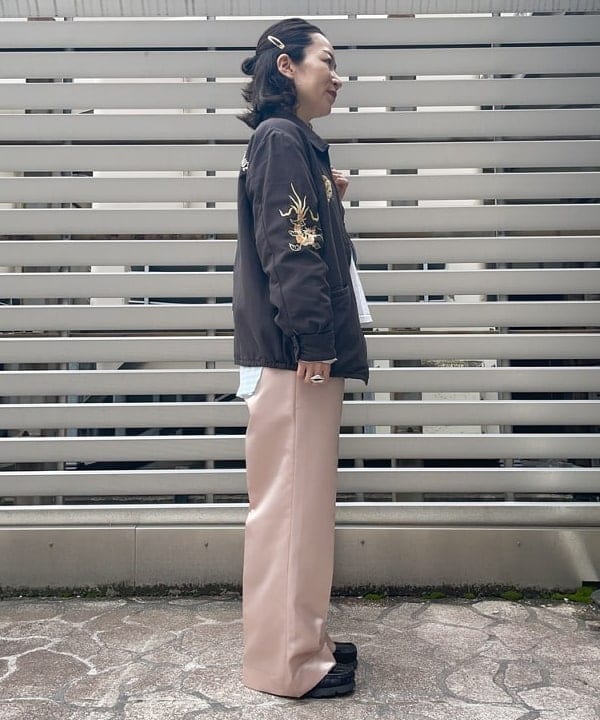コウリキ　マミさんの「BEAMS WOMEN｜ポリエステル シャンタン パンツ」を使ったコーディネート