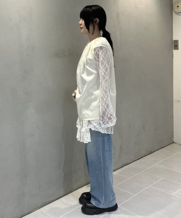 須賀さんの「BEAMS WOMEN｜ヴィンテージ レース ブラウス」を使ったコーディネート