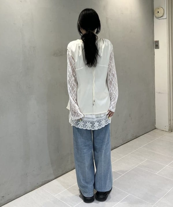須賀さんの「BEAMS WOMEN｜ヴィンテージ レース ブラウス」を使ったコーディネート