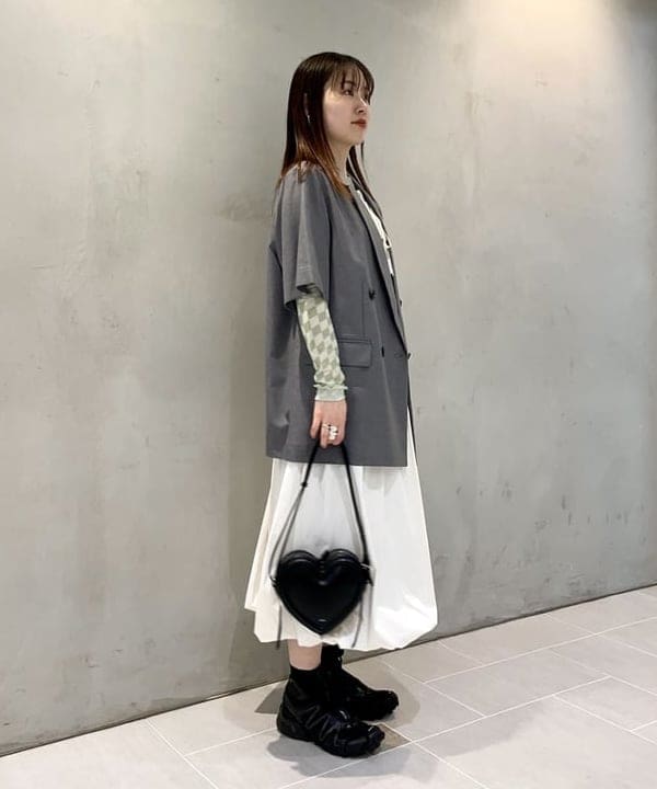 カタヤマ アヤさんの「BEAMS WOMEN｜4ボタン ダブル ハーフスリーブ ジャケット」を使ったコーディネート