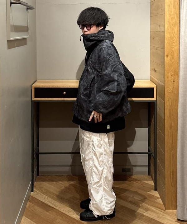 三宅 康平さんの「BEAMS WOMEN｜adidas / SUPERSTAR 2 BLACK」を使ったコーディネート